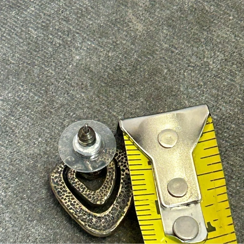 Green black gold tone small earrings - Picture 5 of 6